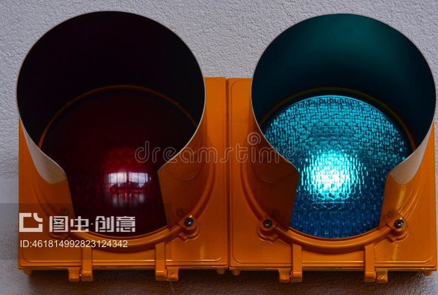 交通警示灯 道路安全的无名守护者